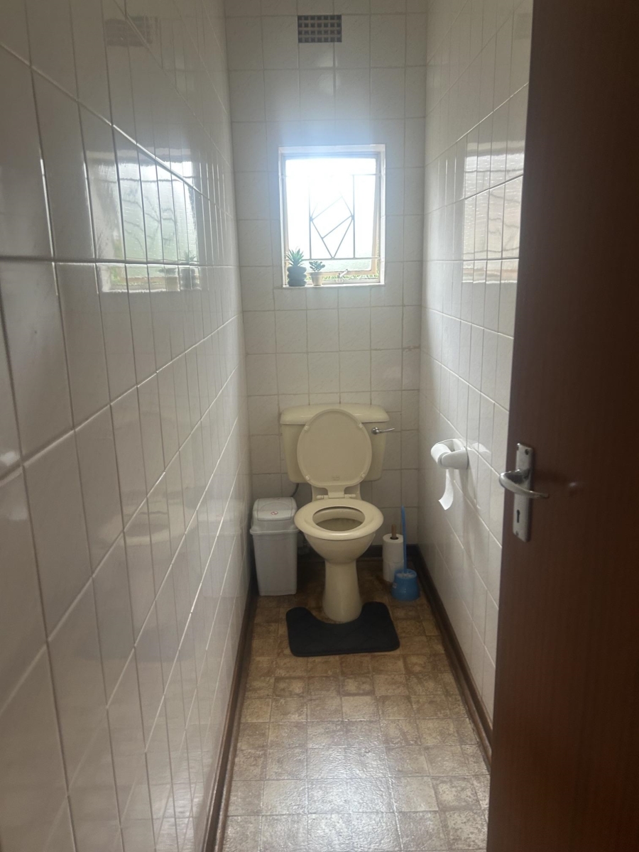 5 Bedroom Property for Sale in Viljoenskroon Free State
